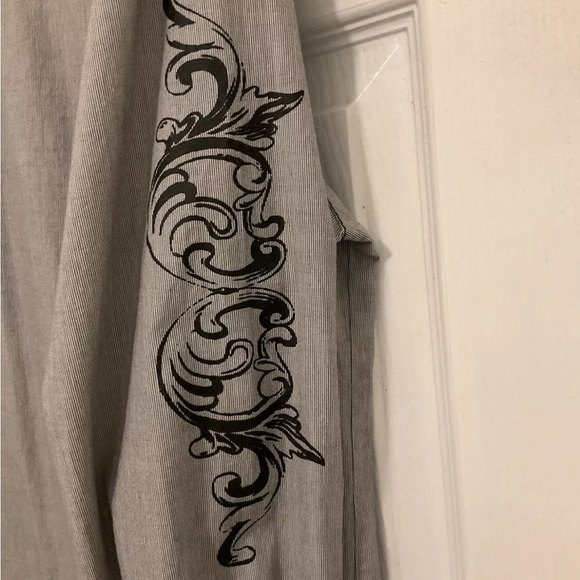 Modern Culture  Men’s Gray/Black Fleur Wings Button Down‎ Shirt Size Large - Picture 4 of 13